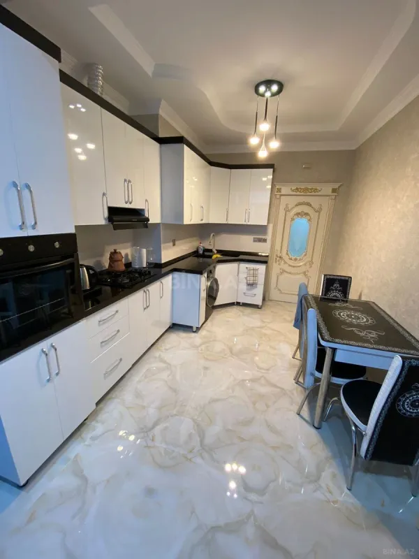 Kirayə verilir 3 otaqlı mənzil 140 m²