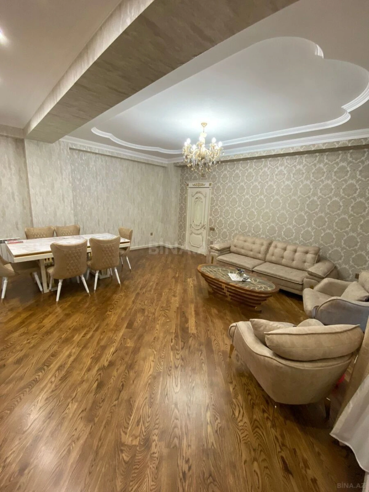 Kirayə verilir 3 otaqlı mənzil 140 m²