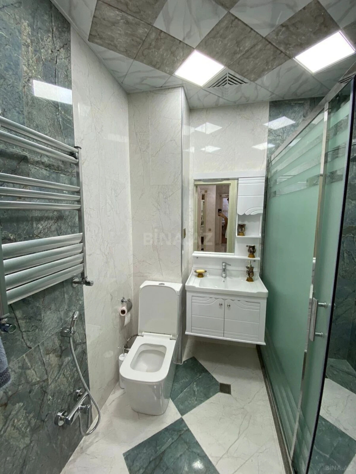 Kirayə verilir 3 otaqlı mənzil 140 m²