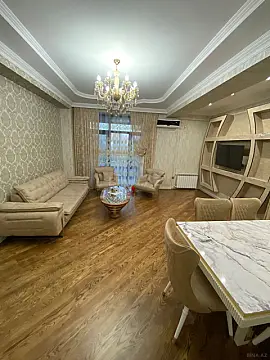 Kirayə verilir 3 otaqlı mənzil 140 m²