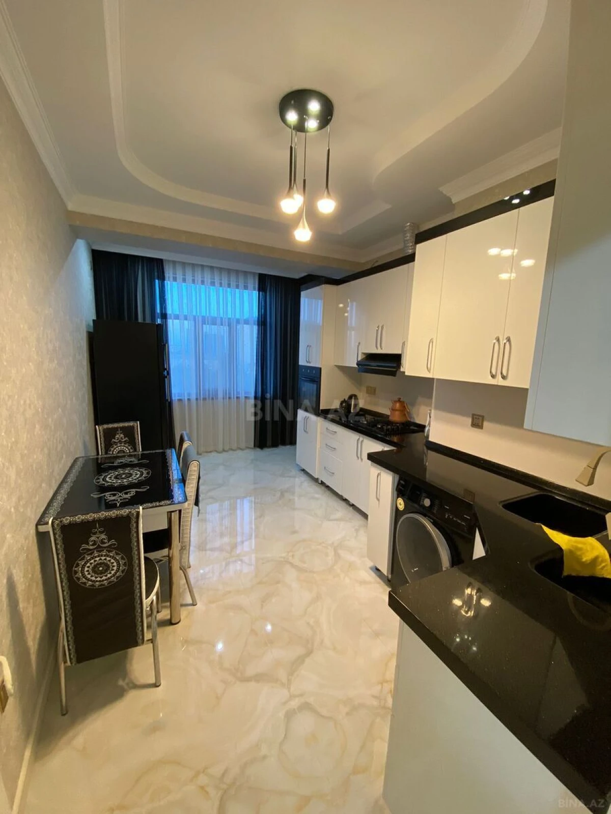 Kirayə verilir 3 otaqlı mənzil 140 m²