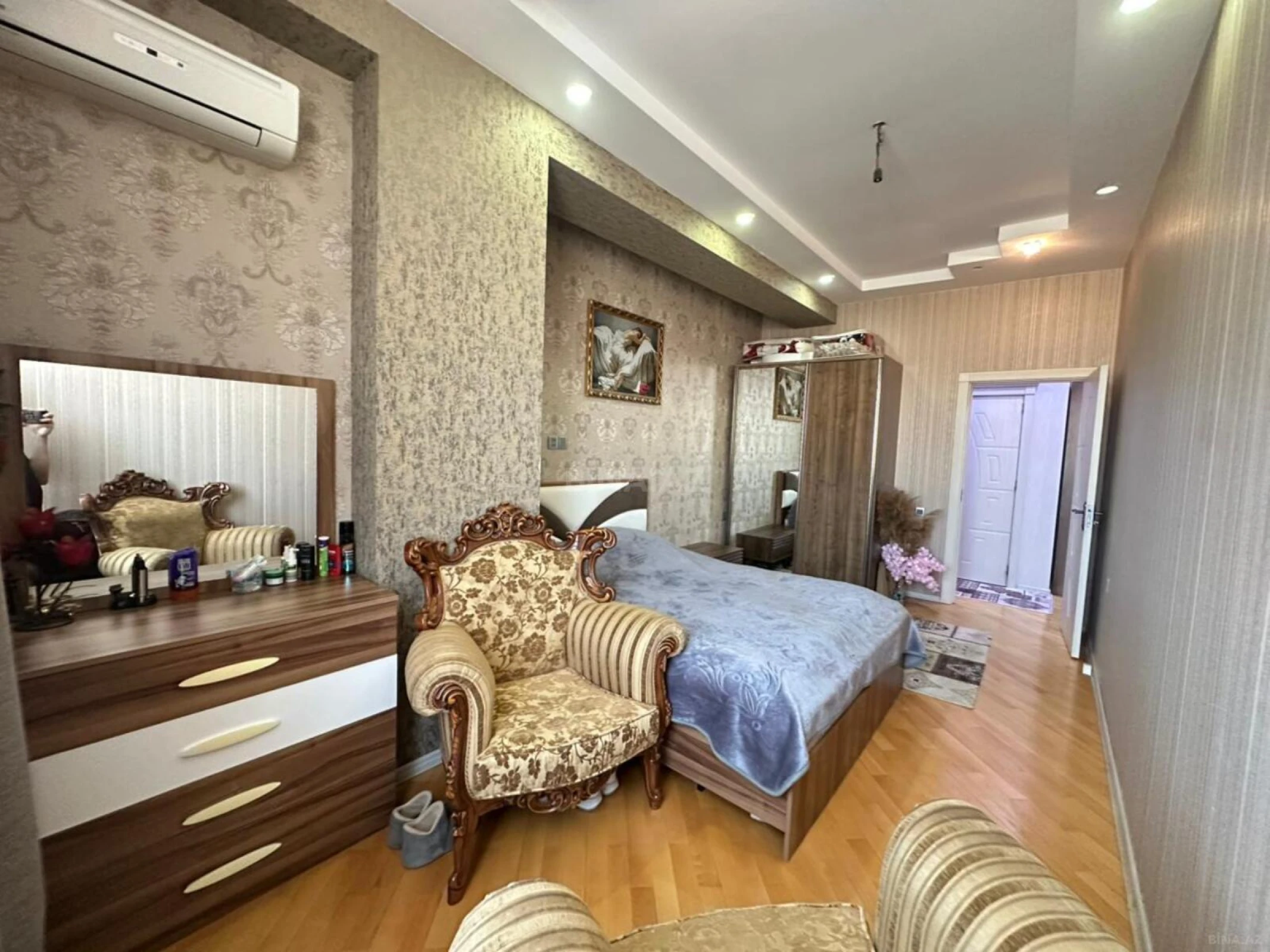 Satılır 3 otaqlı mənzil 111 m²