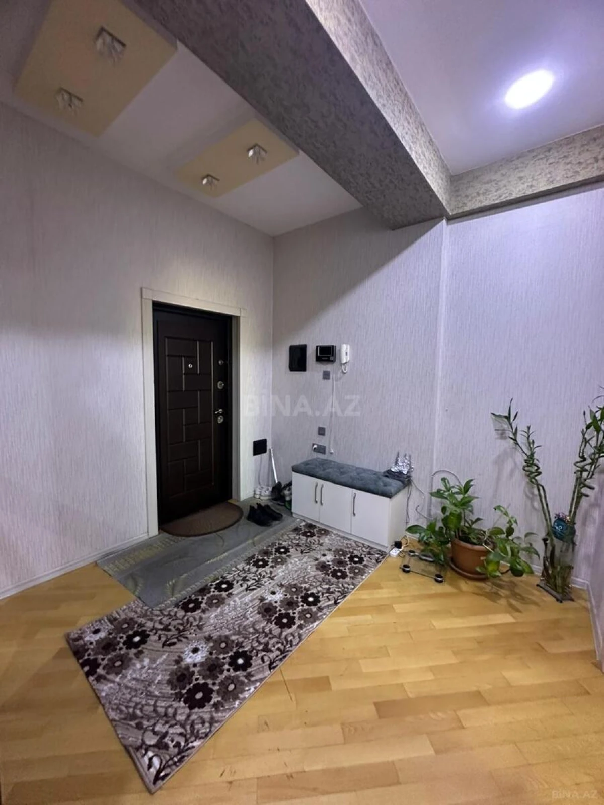 Satılır 3 otaqlı mənzil 111 m²