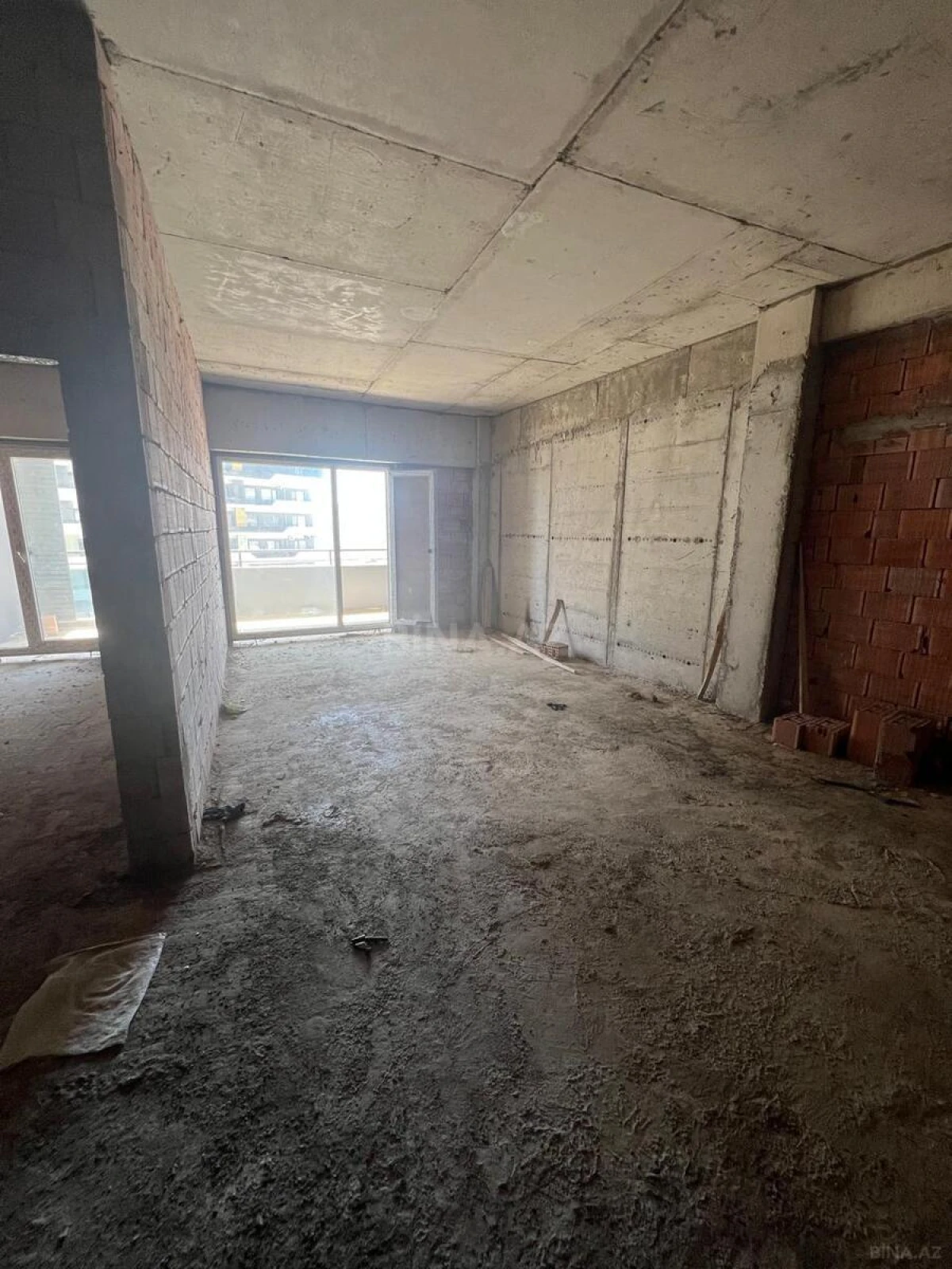 Satılır 2 otaqlı mənzil 93 m²