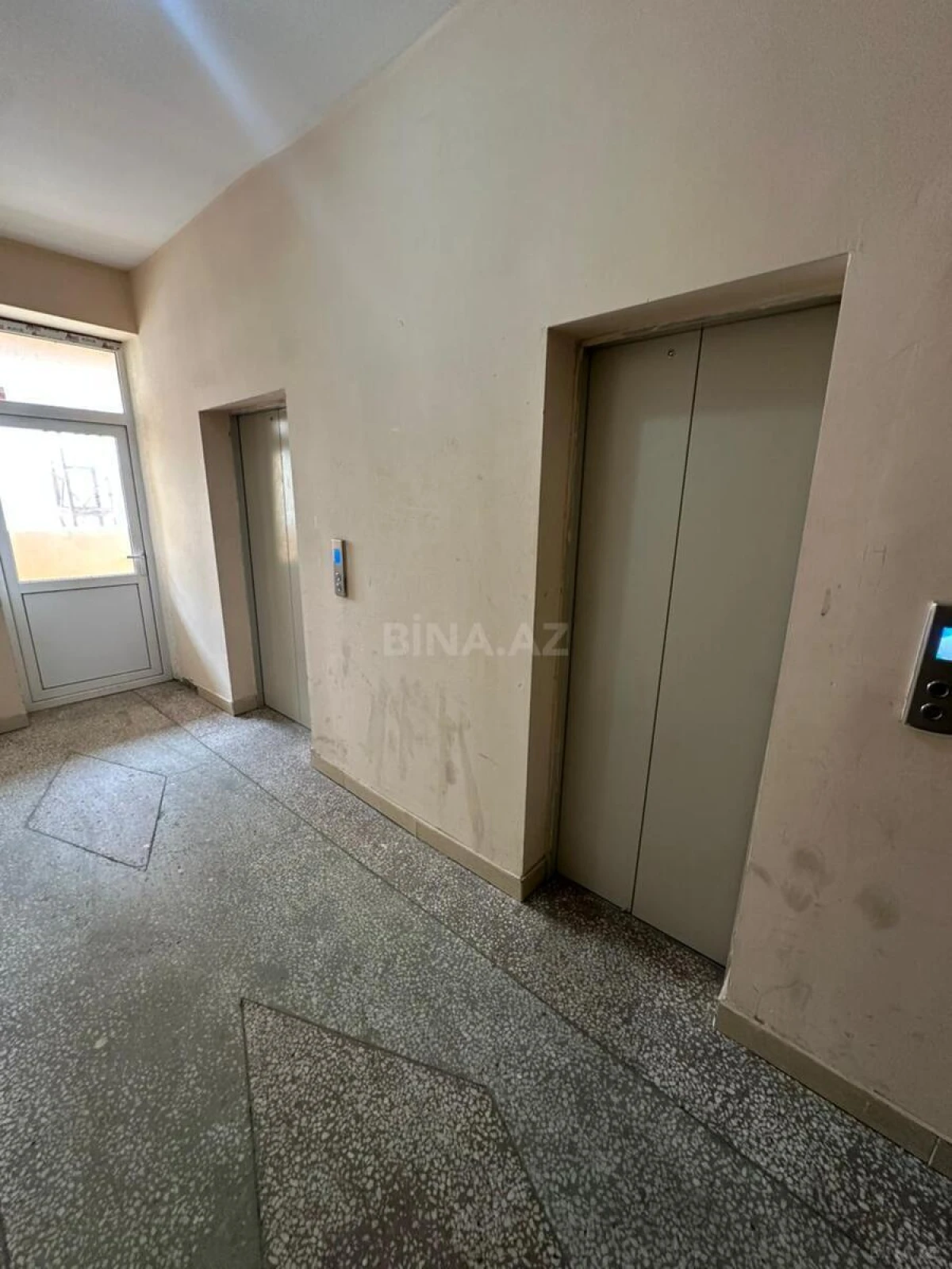 Satılır 2 otaqlı mənzil 87 m²