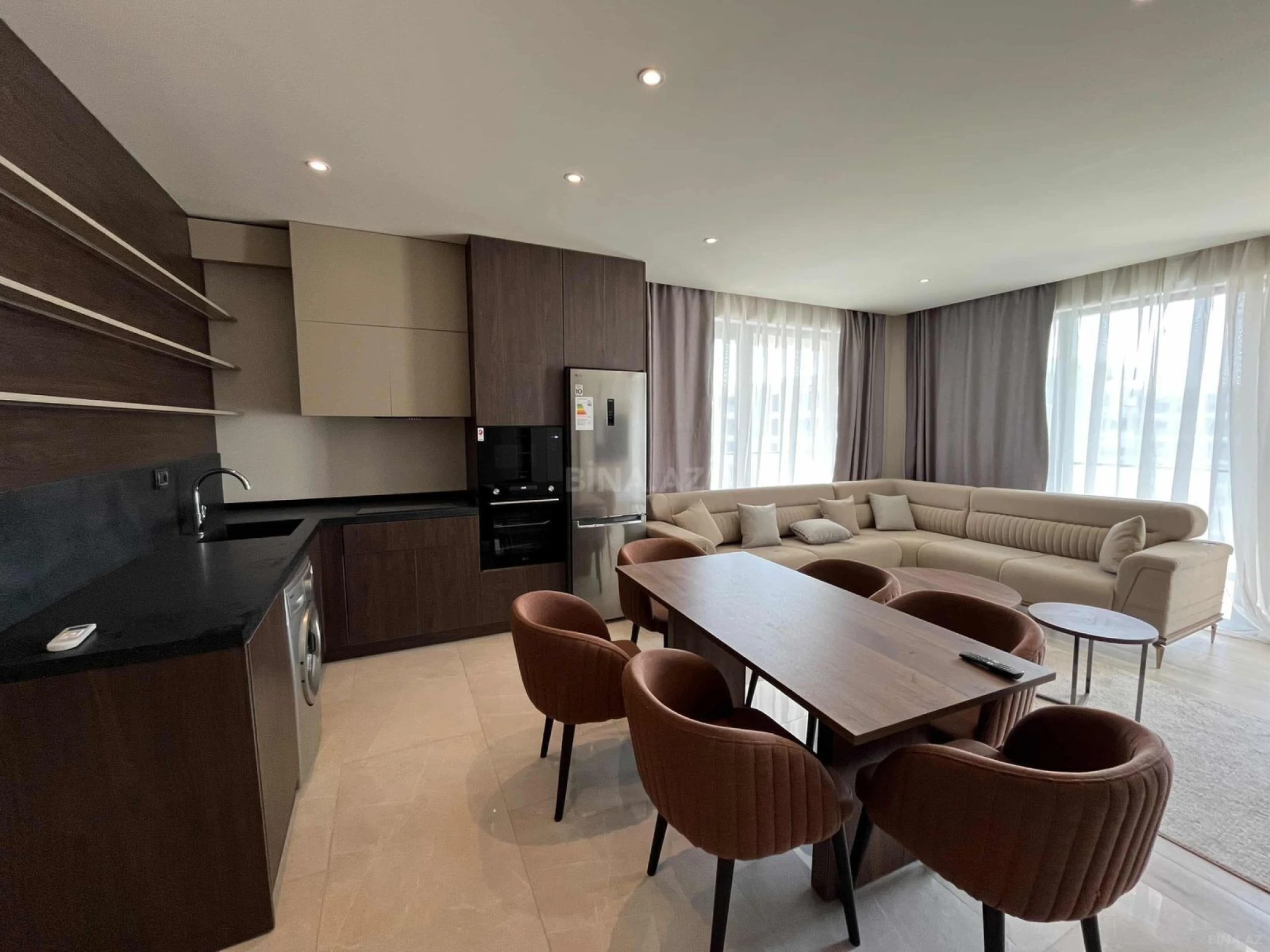 Kirayə verilir 3 otaqlı mənzil 160 m²