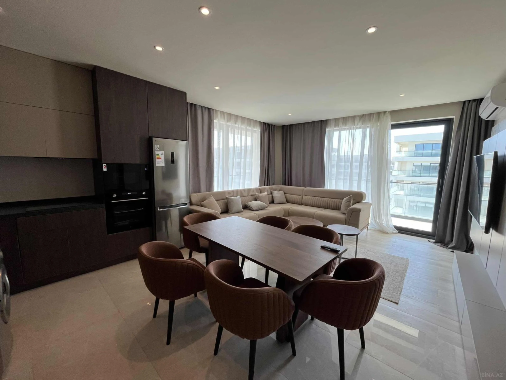 Kirayə verilir 3 otaqlı mənzil 160 m²