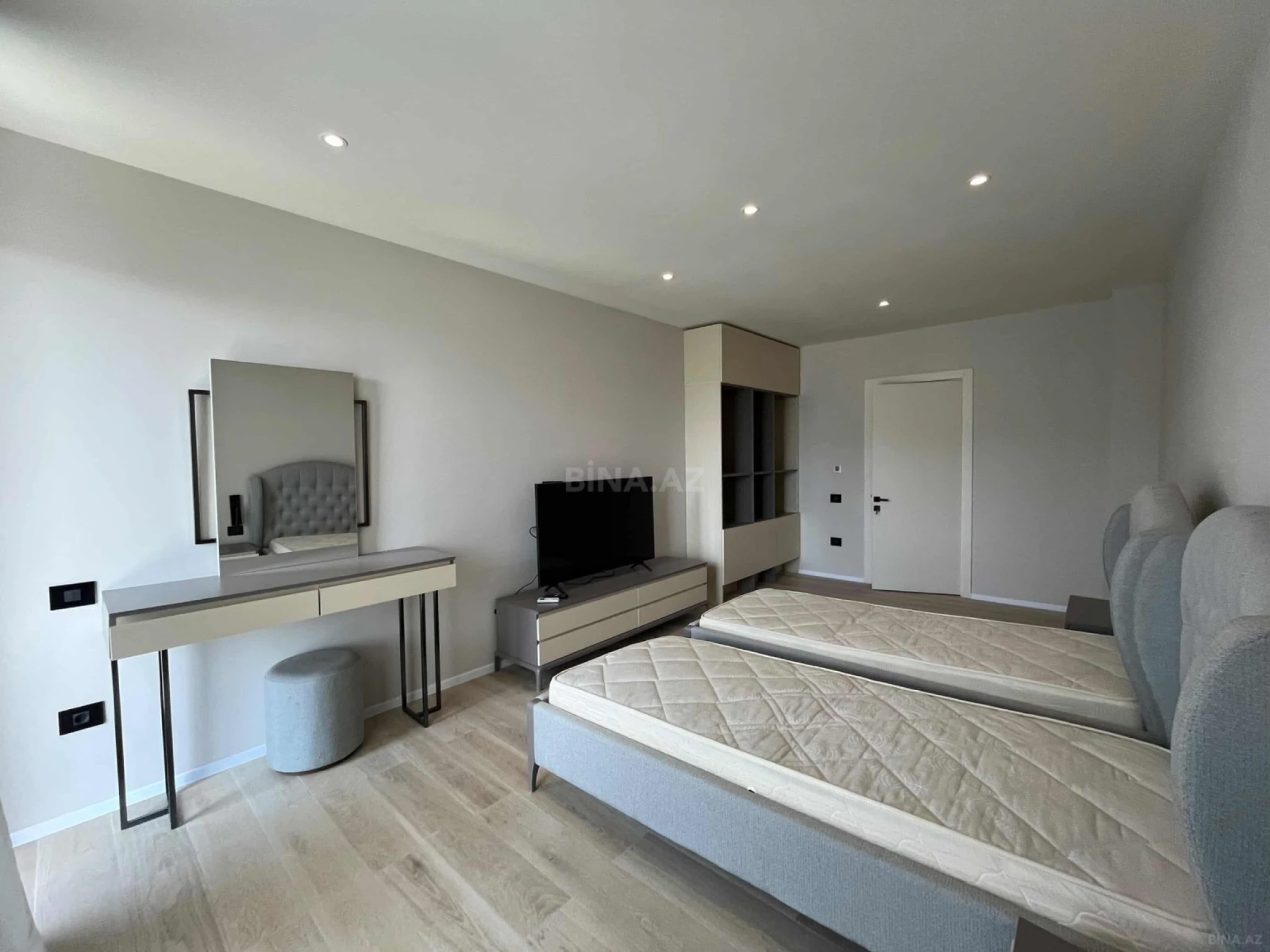 Kirayə verilir 3 otaqlı mənzil 160 m²