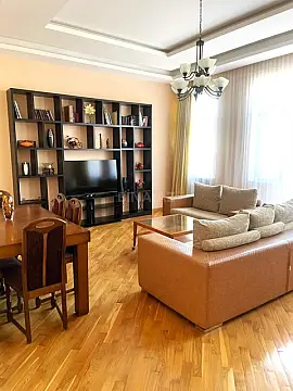 Kirayə verilir 4 otaqlı mənzil 130 m²