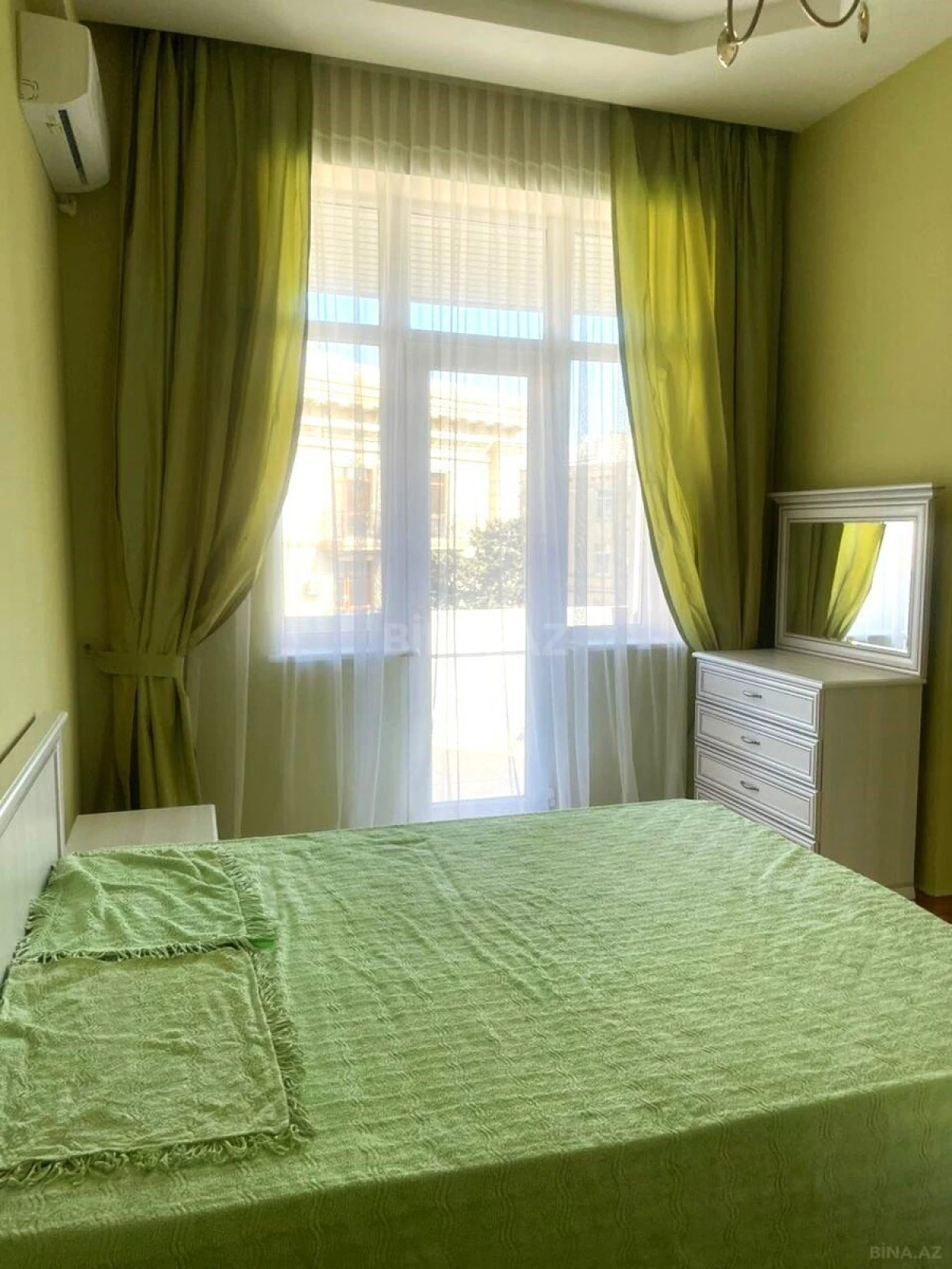Kirayə verilir 4 otaqlı mənzil 130 m²