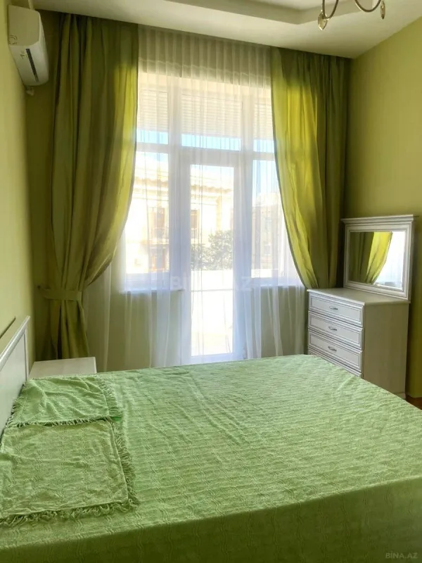 Kirayə verilir 4 otaqlı mənzil 130 m²