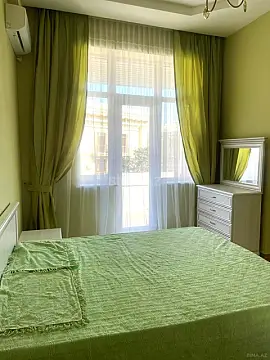 Kirayə verilir 4 otaqlı mənzil 130 m²