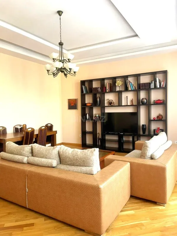 Kirayə verilir 4 otaqlı mənzil 130 m²