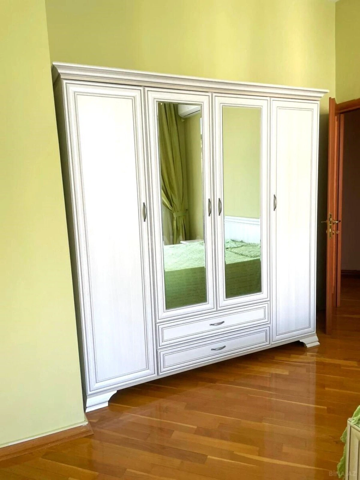 Kirayə verilir 4 otaqlı mənzil 130 m²