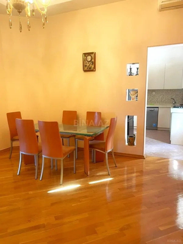 Kirayə verilir 4 otaqlı mənzil 130 m²