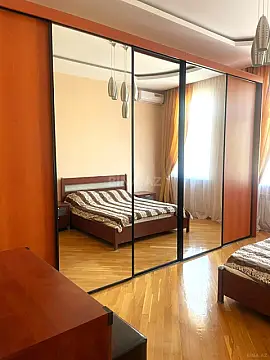 Kirayə verilir 4 otaqlı mənzil 130 m²