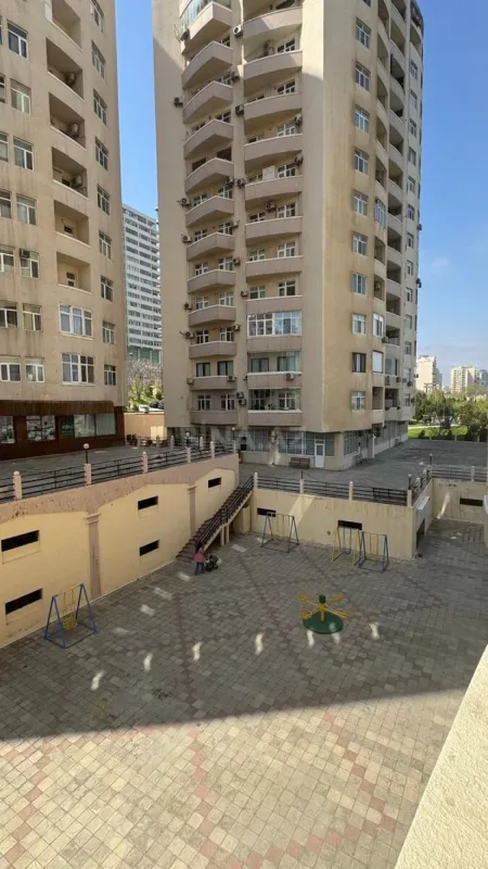 Kirayə verilir 3 otaqlı mənzil 120 m²