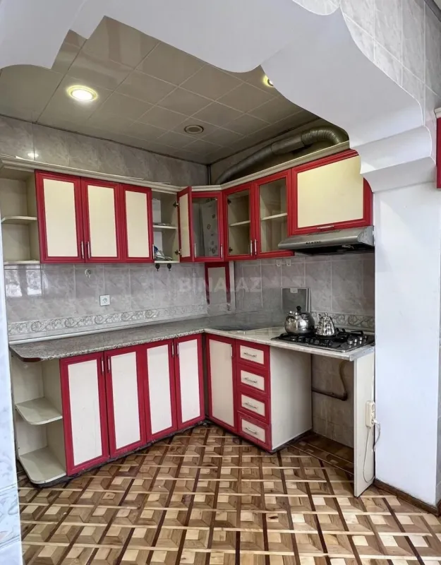 Satılır 4 otaqlı mənzil 100 m²