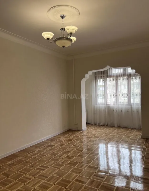 Satılır 4 otaqlı mənzil 100 m²