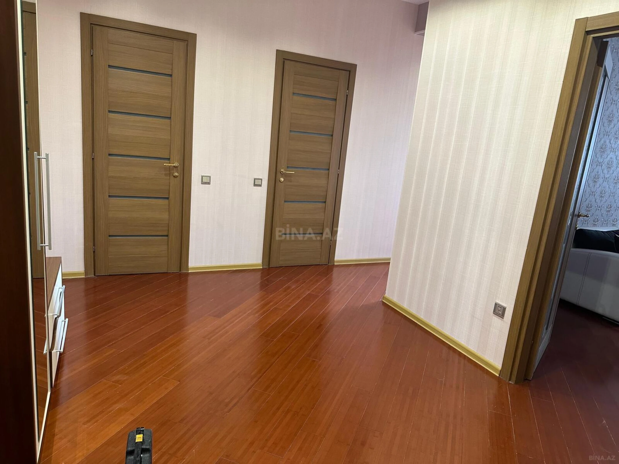 Satılır 2 otaqlı mənzil 95 m²