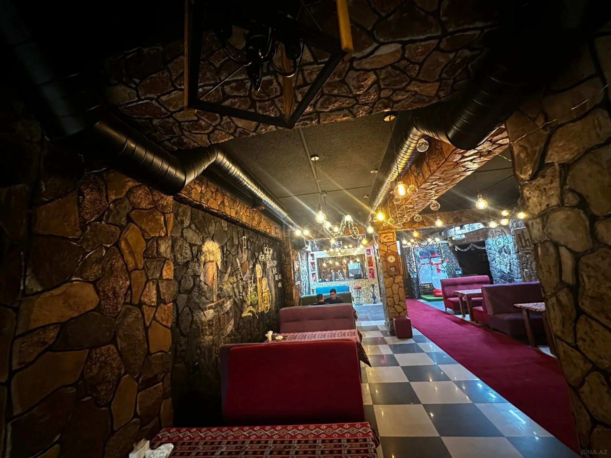 Satılır obyekt 207 m²