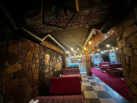 Satılır obyekt 207 m²