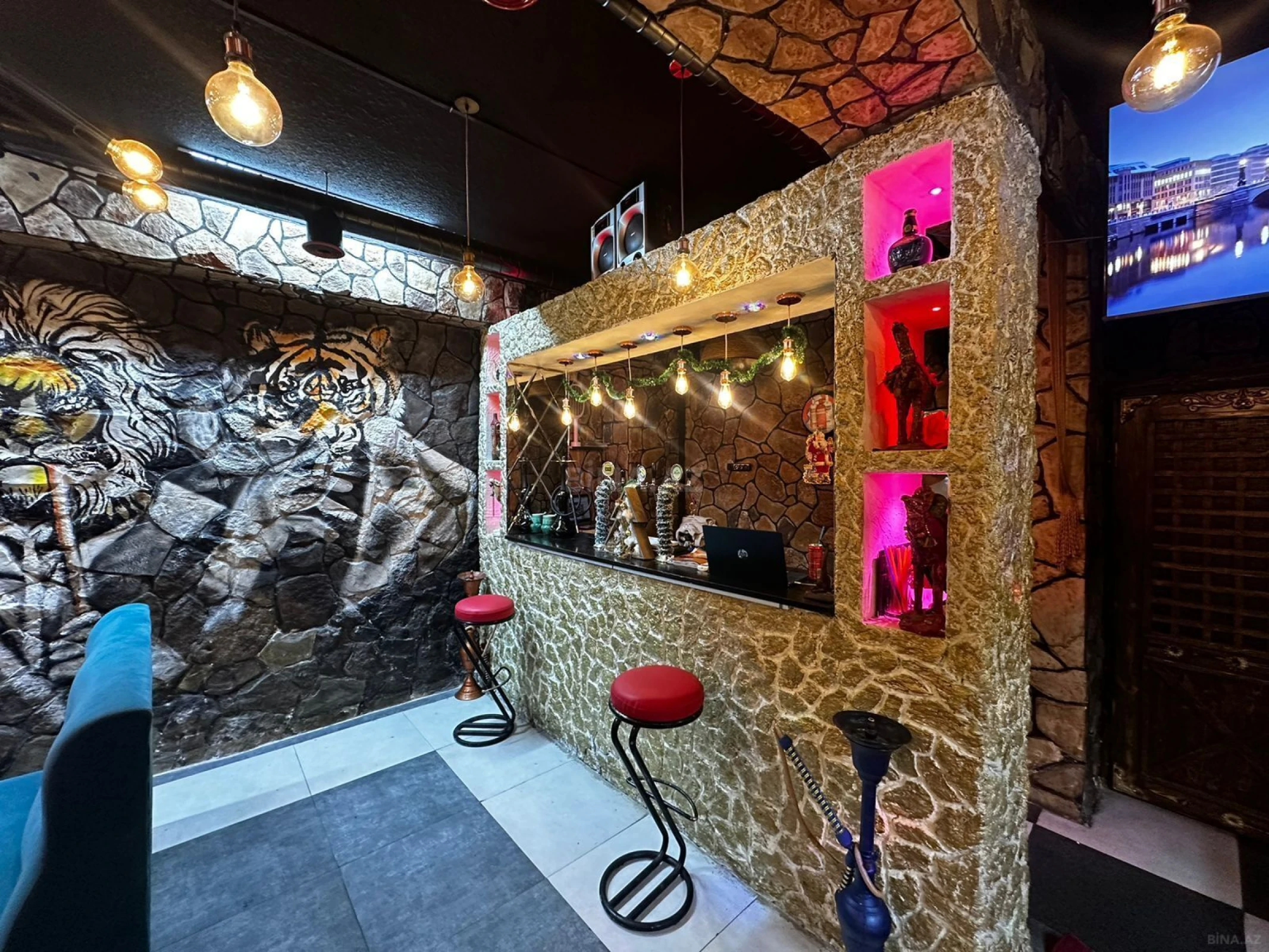 Satılır obyekt 207 m²