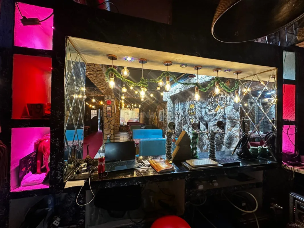 Satılır obyekt 207 m²