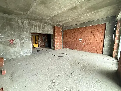 Satılır 2 otaqlı mənzil 73 m²