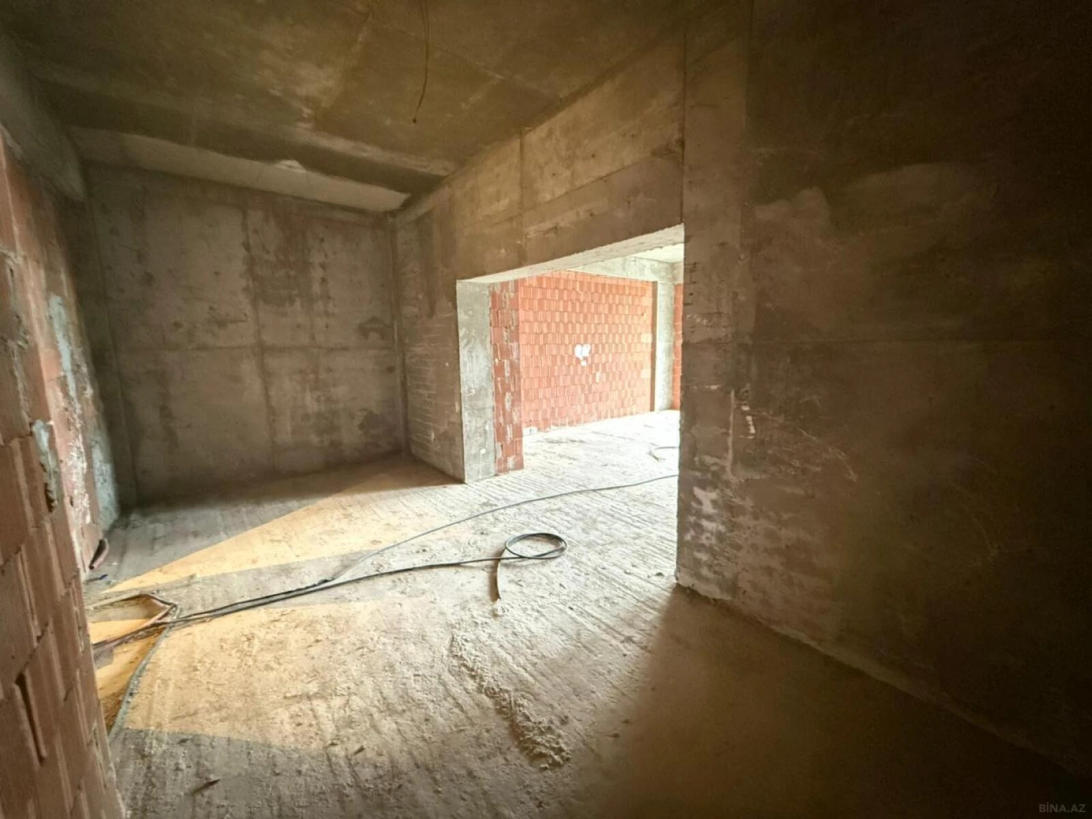 Satılır 2 otaqlı mənzil 73 m²