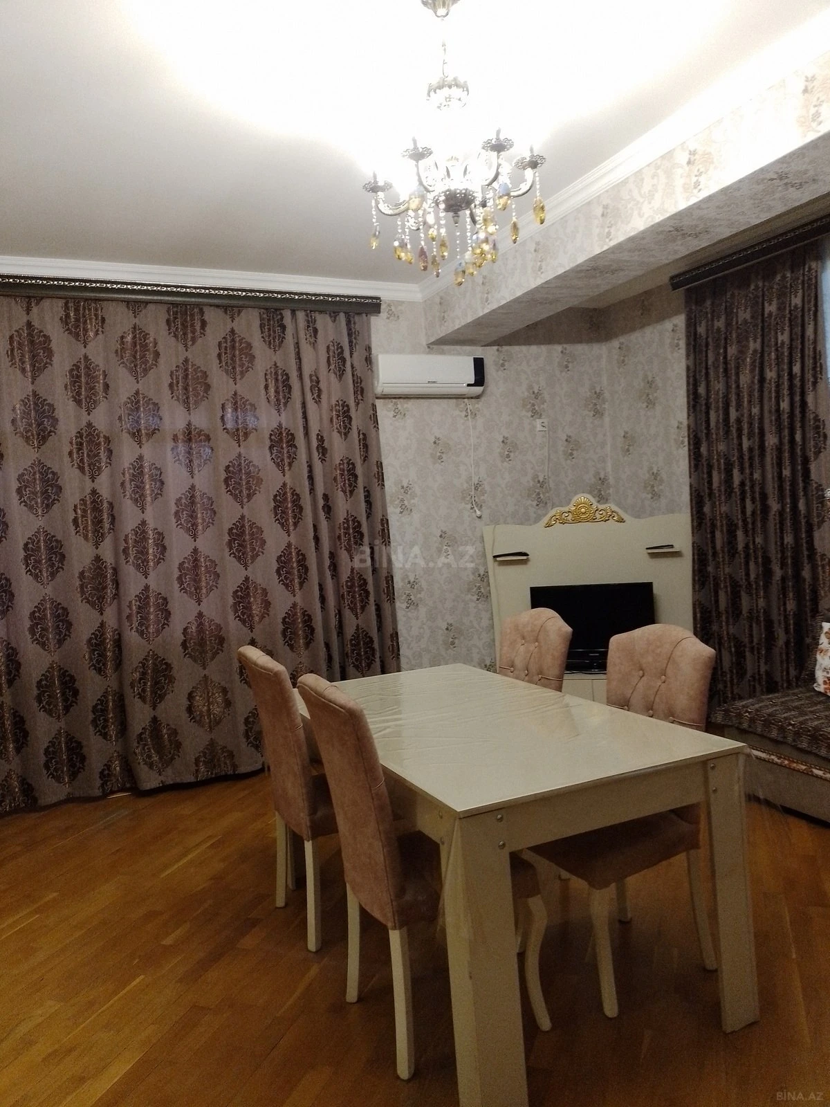 Satılır 3 otaqlı mənzil 130 m²