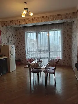 Satılır 3 otaqlı mənzil 130 m²