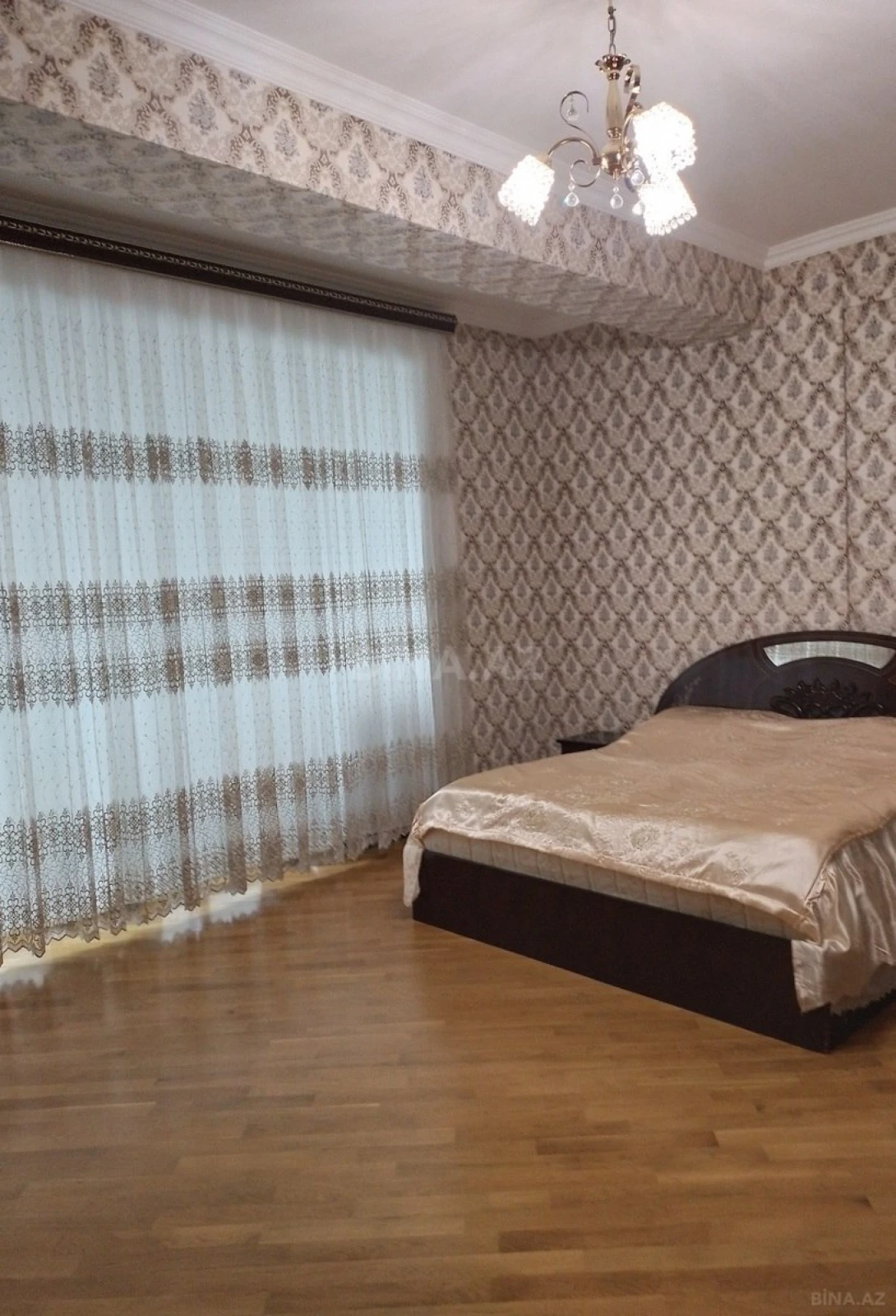 Satılır 3 otaqlı mənzil 130 m²