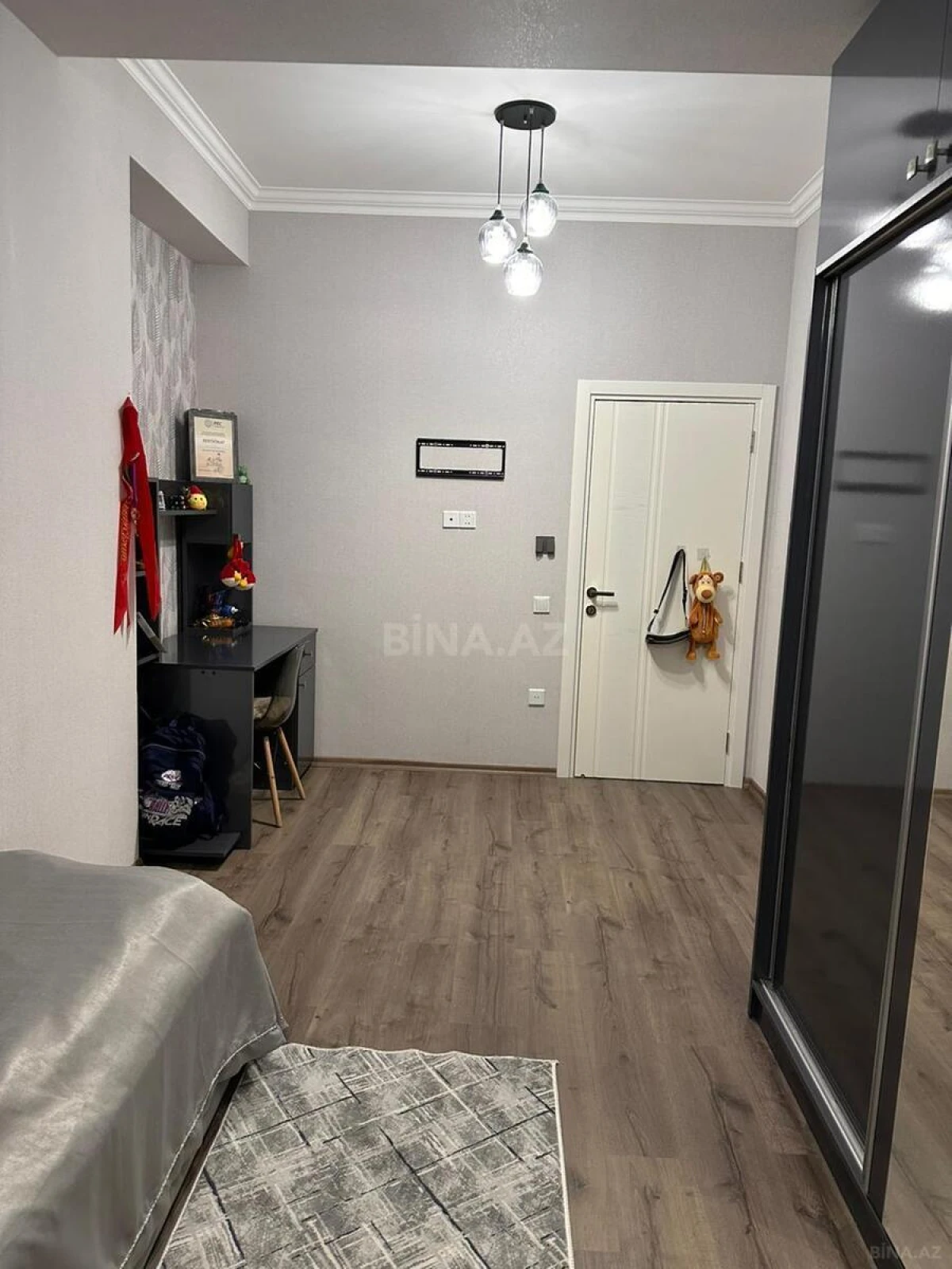 Satılır 3 otaqlı mənzil 107 m²