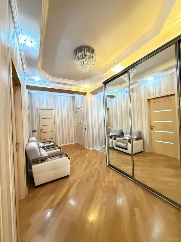 Satılır 3 otaqlı mənzil 127 m²