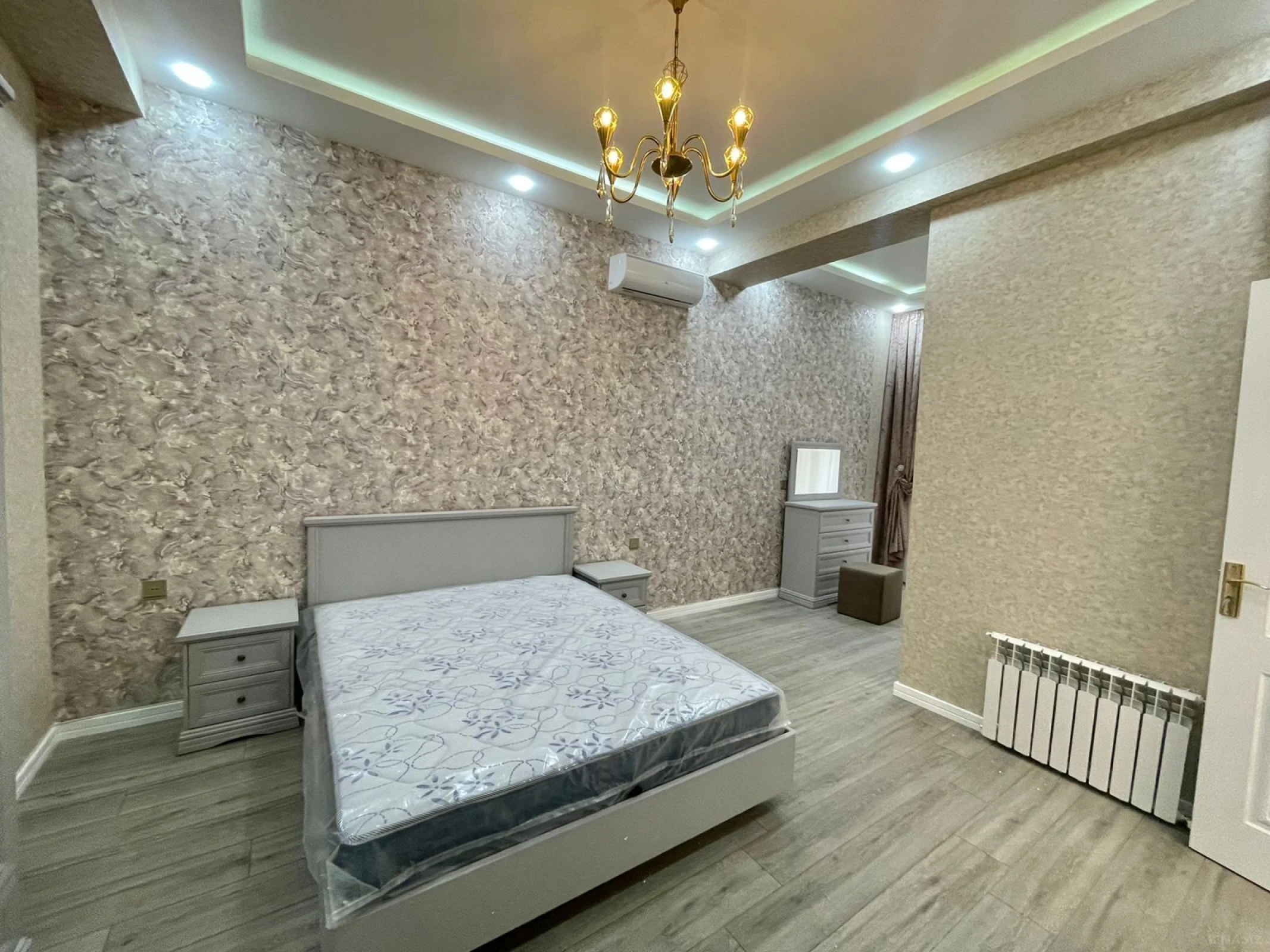 Kirayə verilir 2 otaqlı mənzil 90 m²