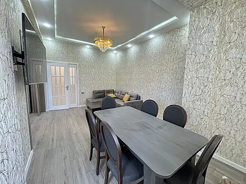 Kirayə verilir 2 otaqlı mənzil 90 m²