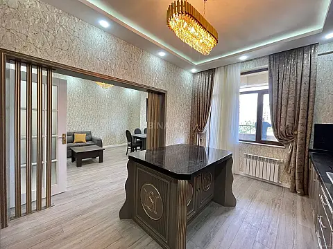 Kirayə verilir 2 otaqlı mənzil 90 m²