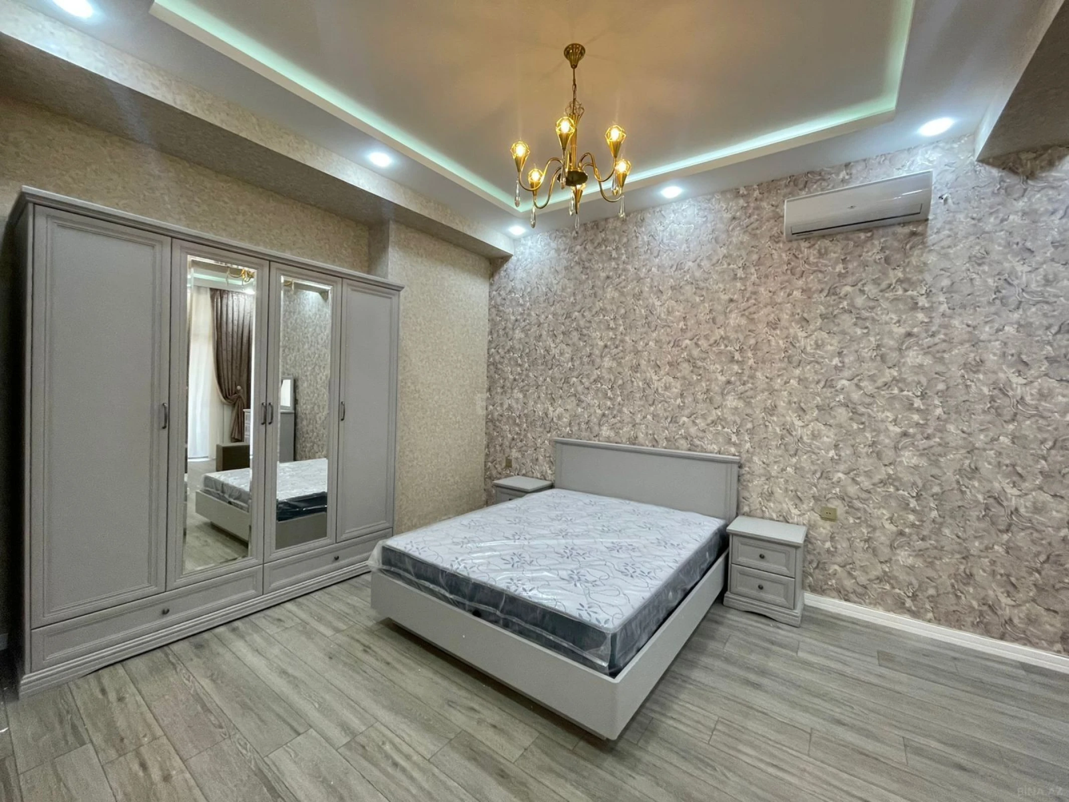 Kirayə verilir 2 otaqlı mənzil 90 m²