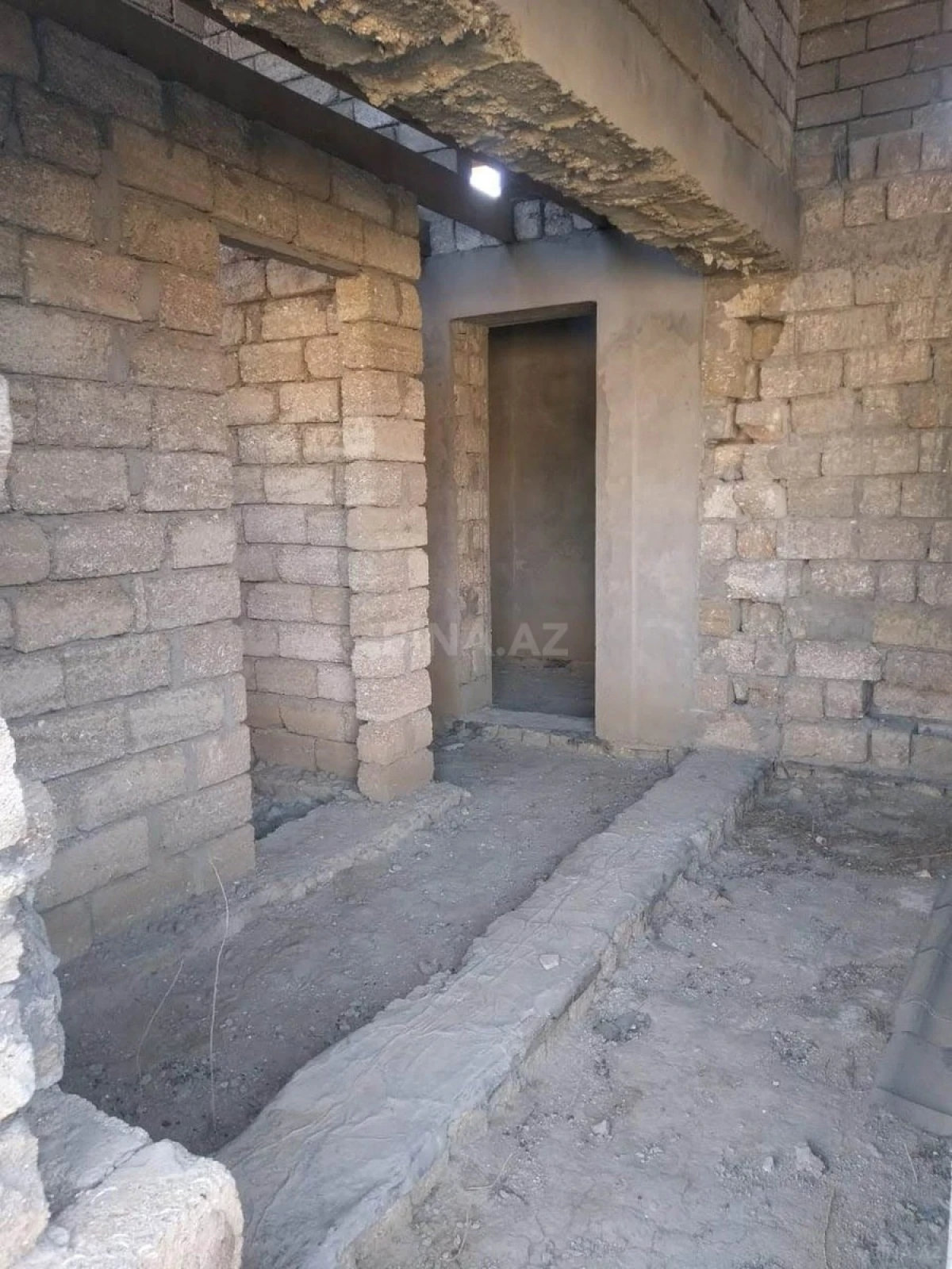 Satılır 8 otaqlı həyət evi 350 m²