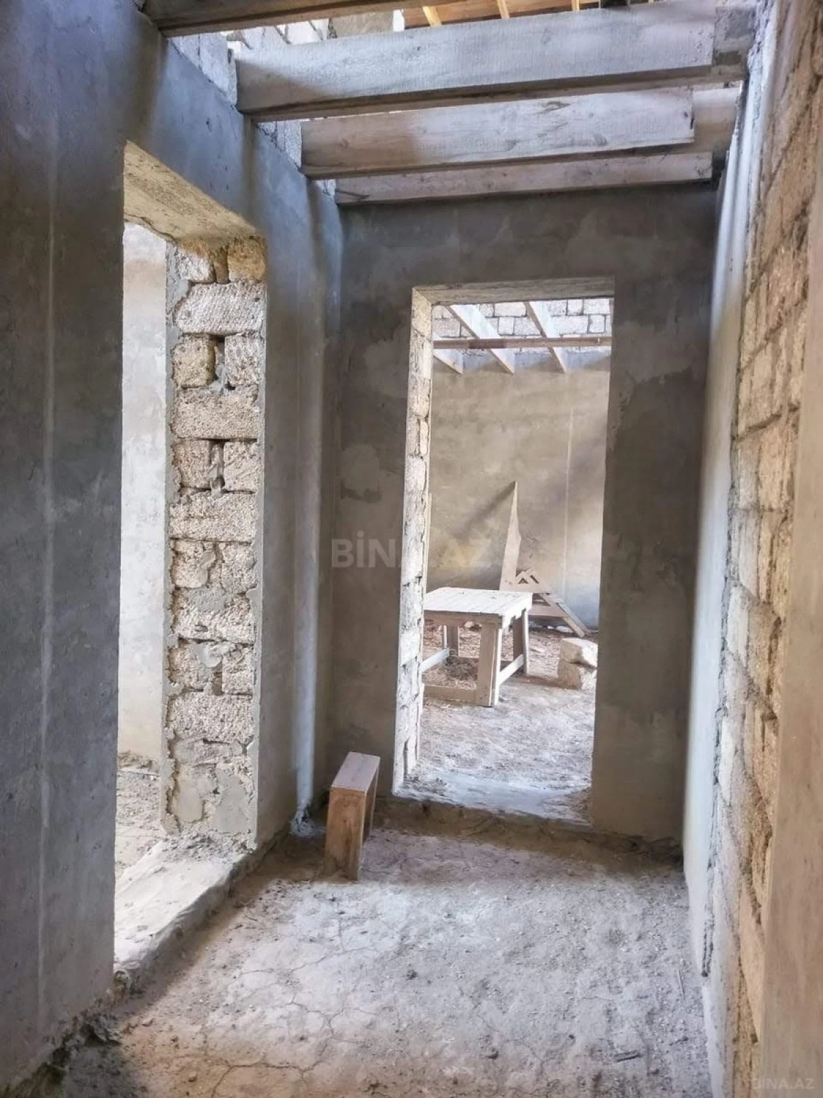 Satılır 8 otaqlı həyət evi 350 m²