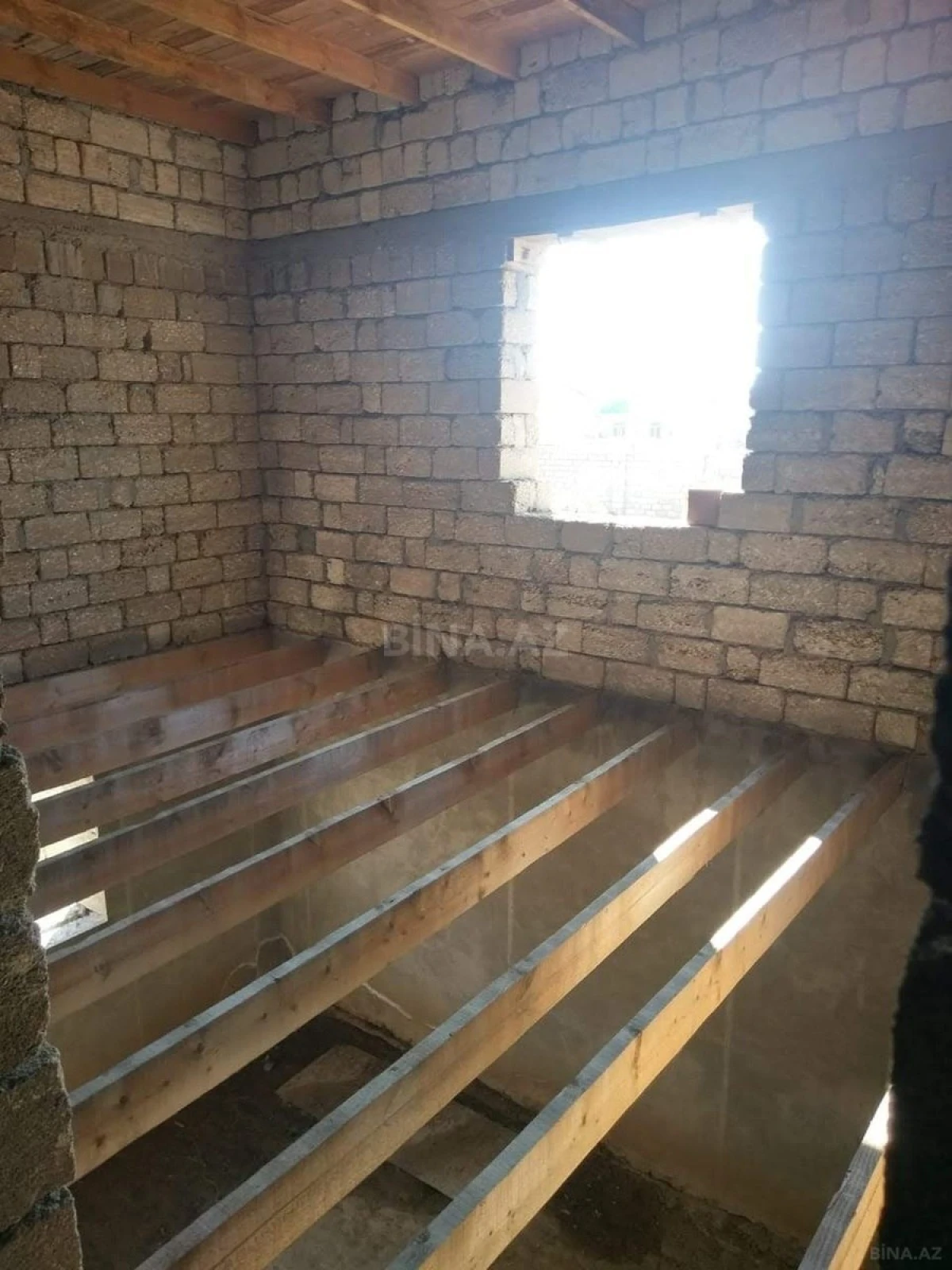 Satılır 8 otaqlı həyət evi 350 m²