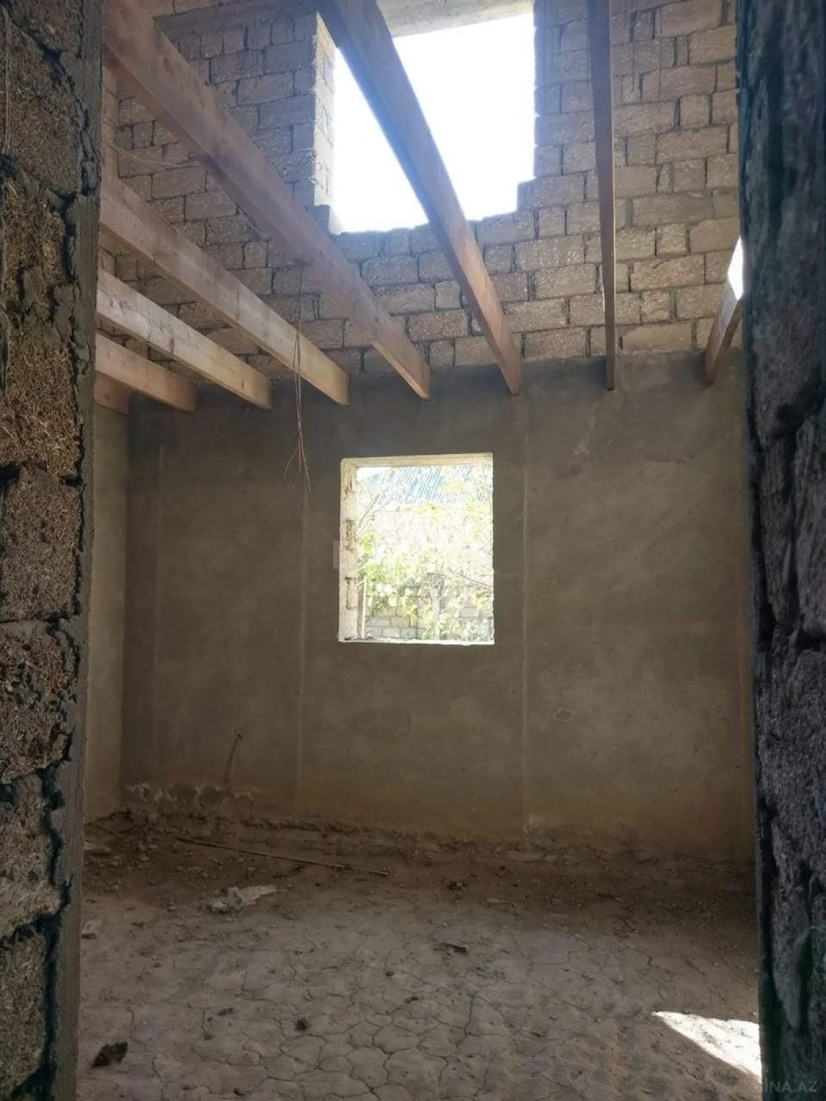 Satılır 8 otaqlı həyət evi 350 m²