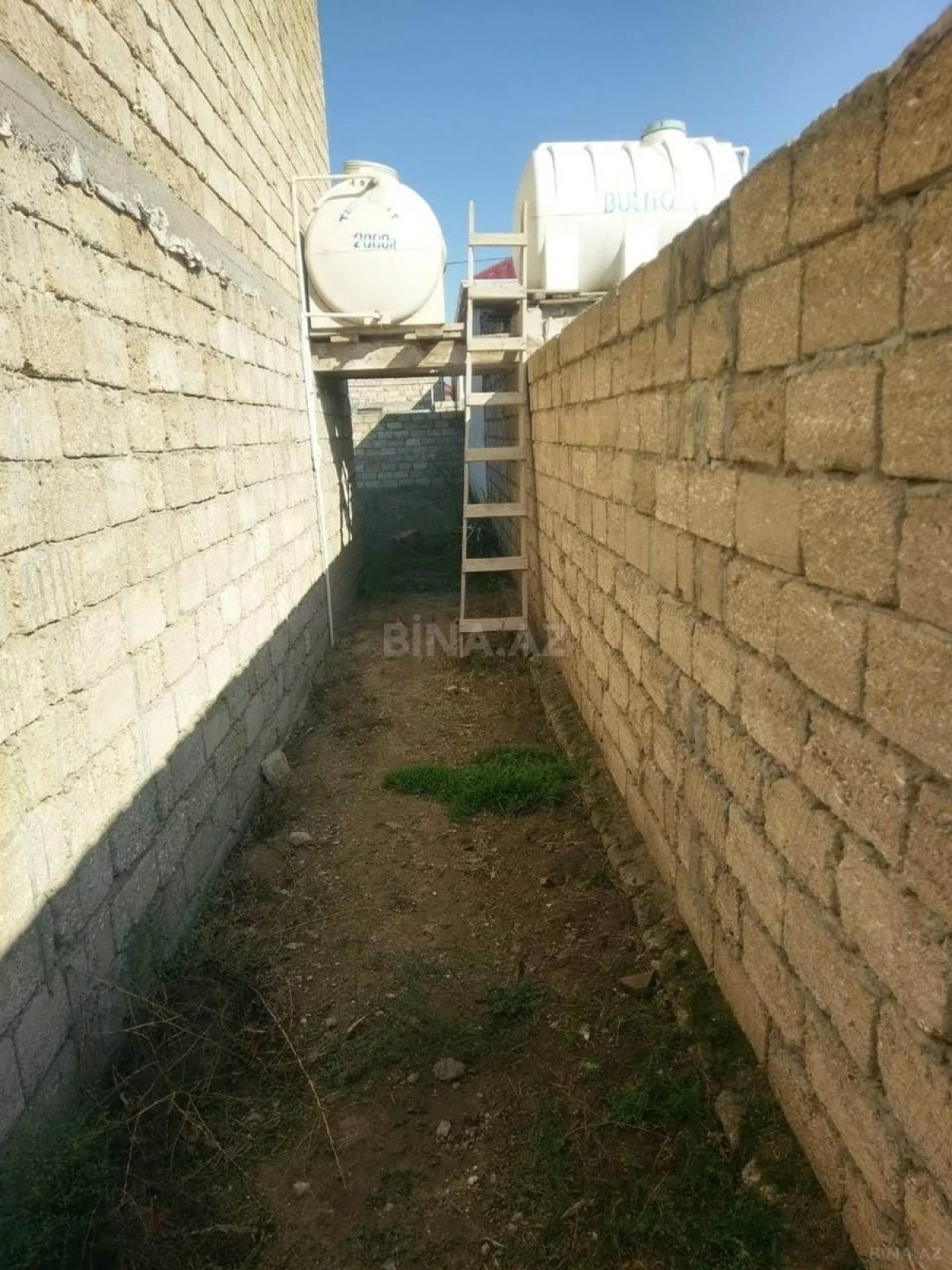 Satılır 8 otaqlı həyət evi 350 m²