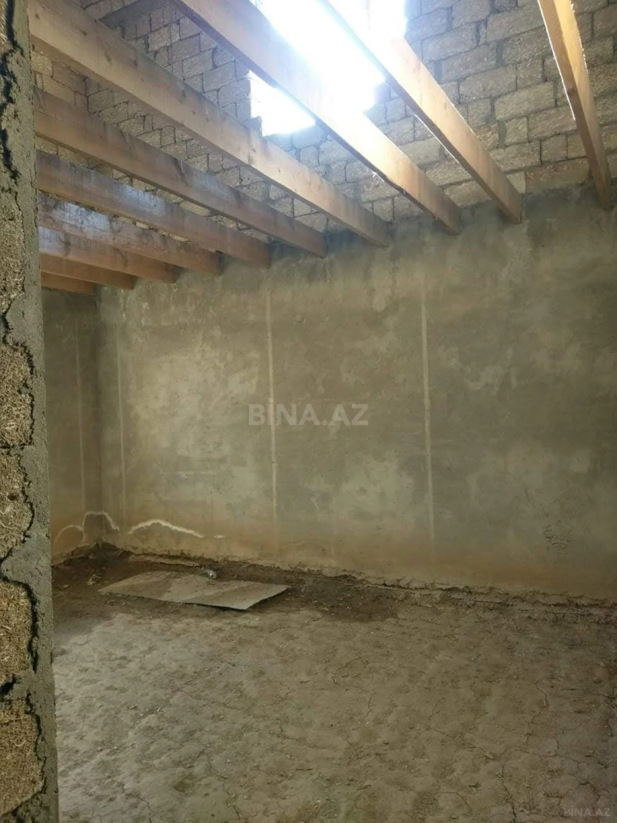 Satılır 8 otaqlı həyət evi 350 m²
