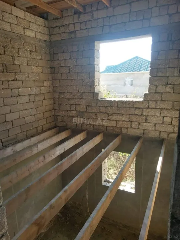 Satılır 8 otaqlı həyət evi 350 m²