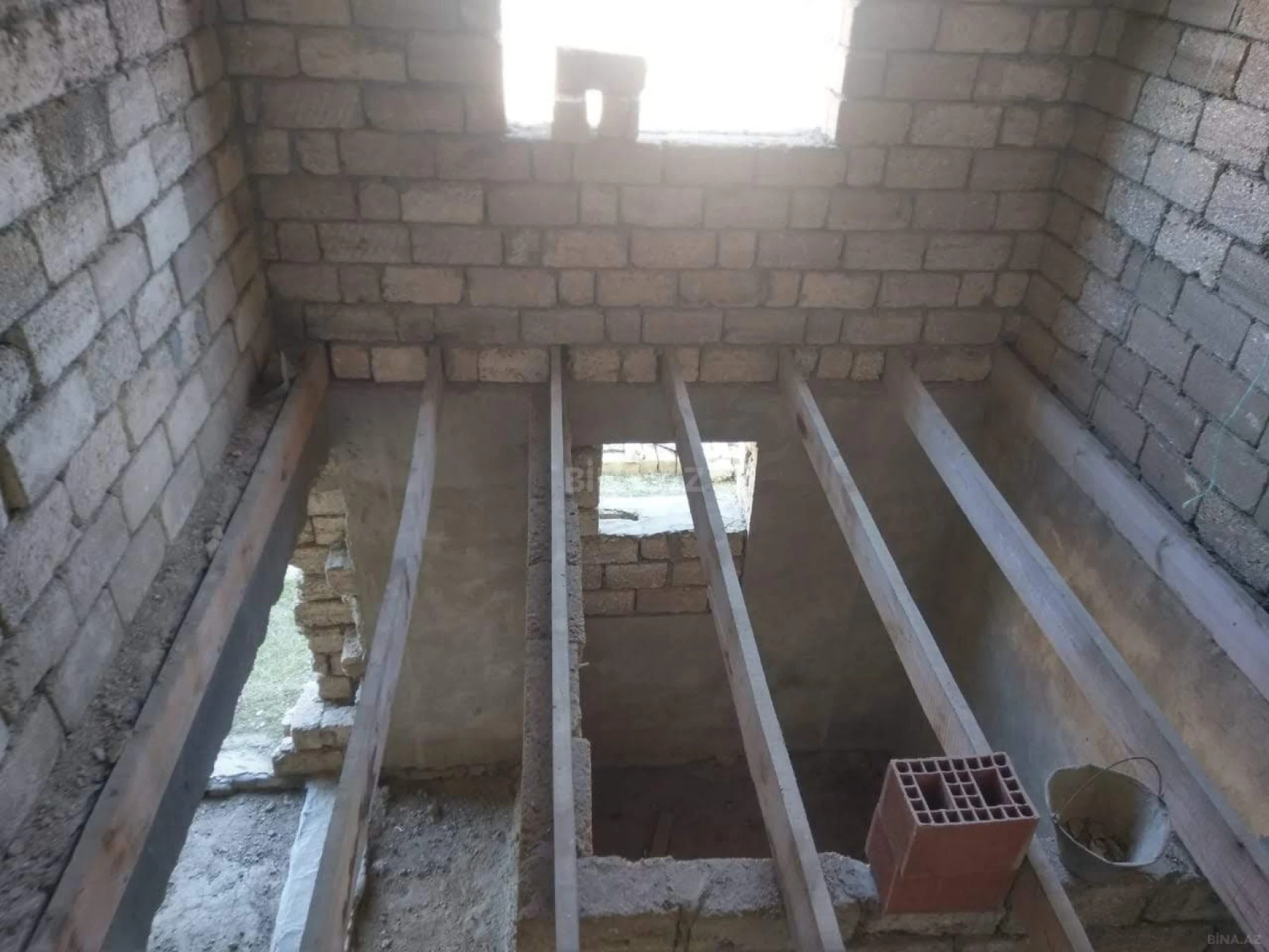 Satılır 8 otaqlı həyət evi 350 m²