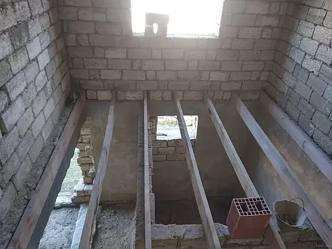 Satılır 8 otaqlı həyət evi 350 m²