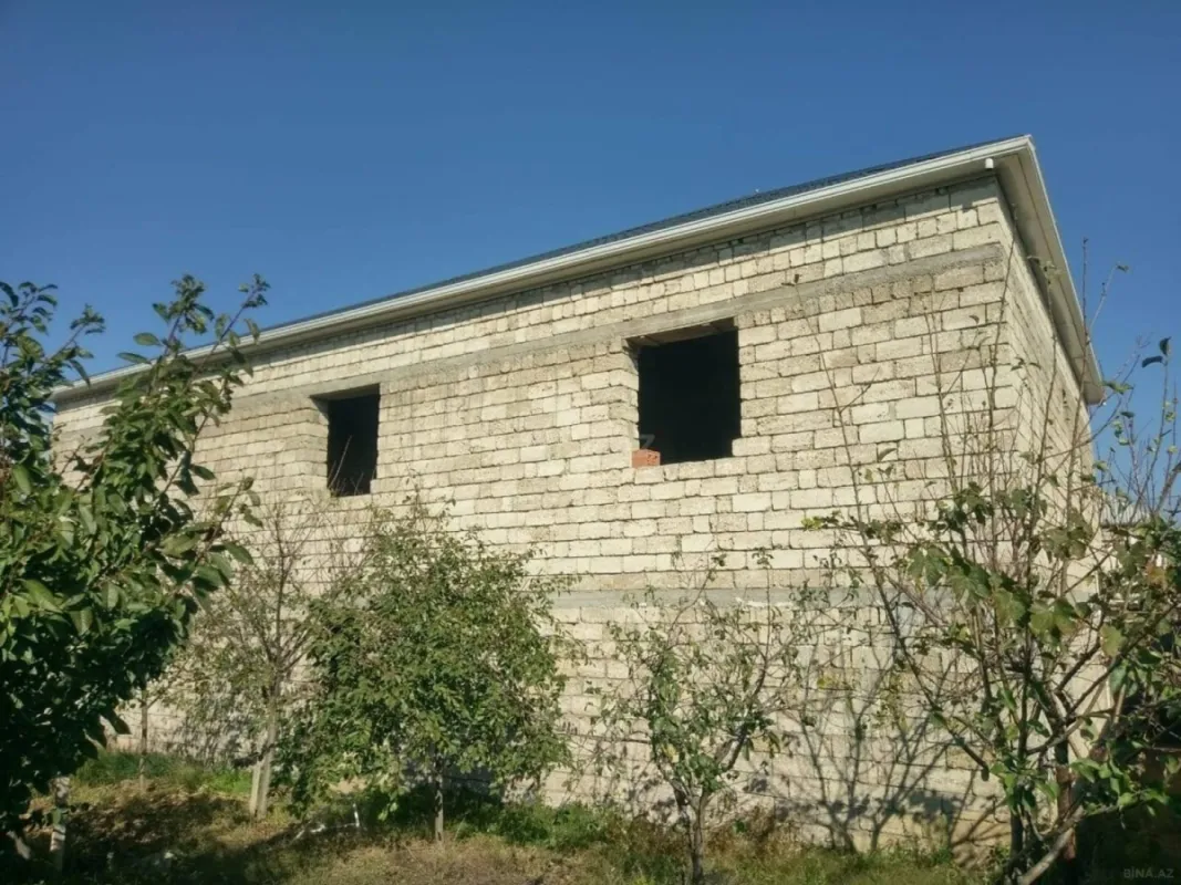 Satılır 8 otaqlı həyət evi 350 m²