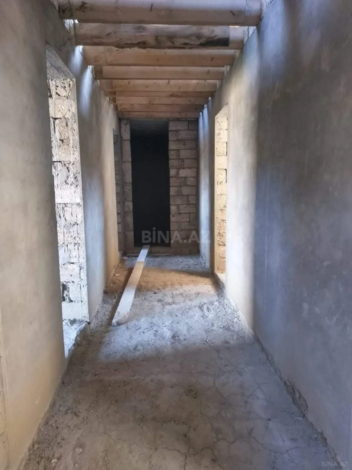 Satılır 8 otaqlı həyət evi 350 m²